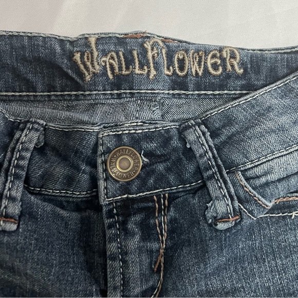 Wallflower Denim Jean Short Shorts - size 1 - Picture 3 of 6
